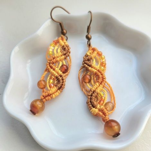 Kit Boucles d’oreilles Elara Cornaline (micro-macramé fils jaunes, orange)