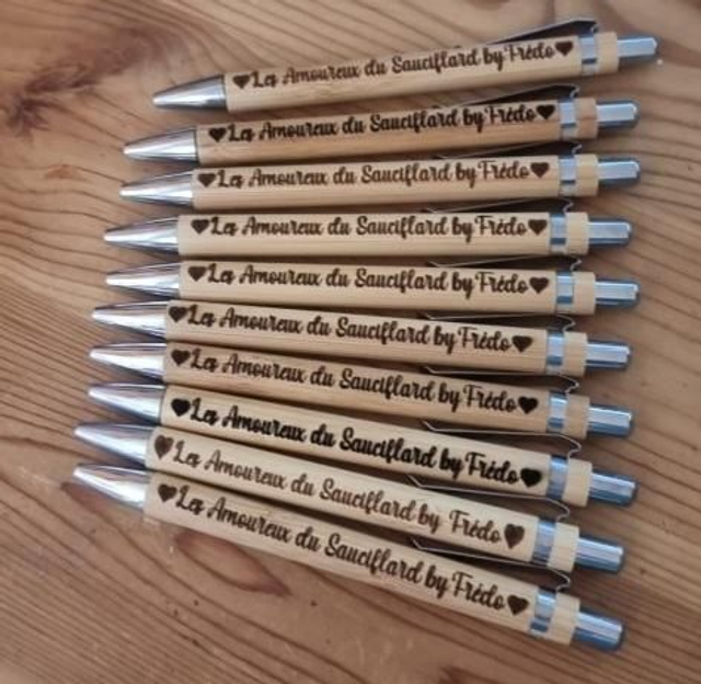 Stylo en Bois "♡Les Amoureux Du Sauciflard by Frédo♡"