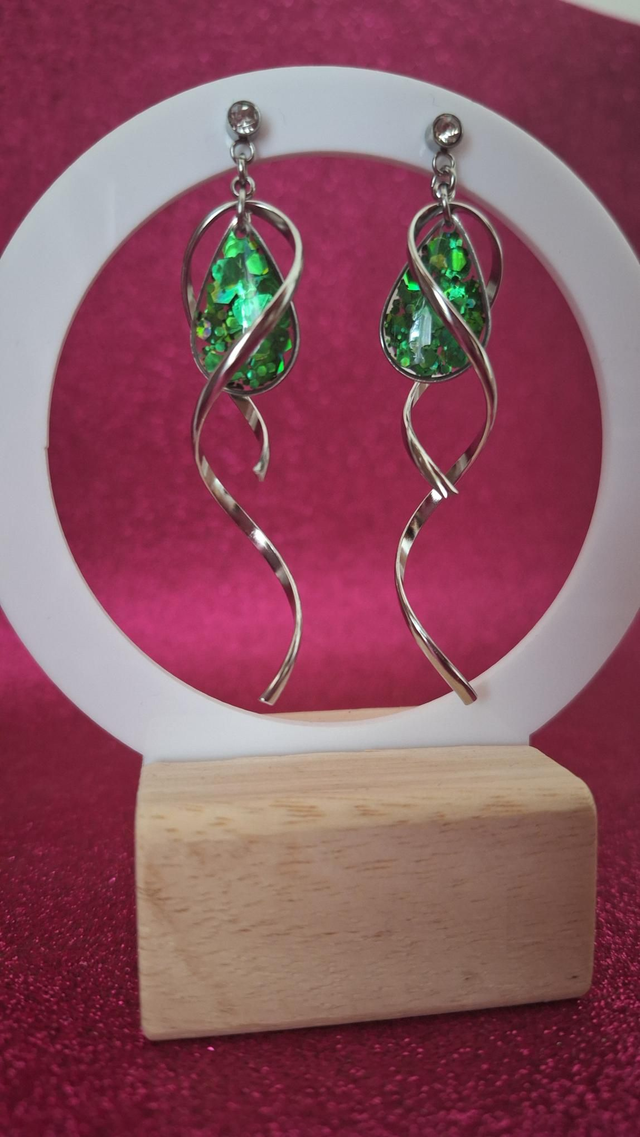 Boucles d'oreilles spirales argentées gouttes paillettes vertes