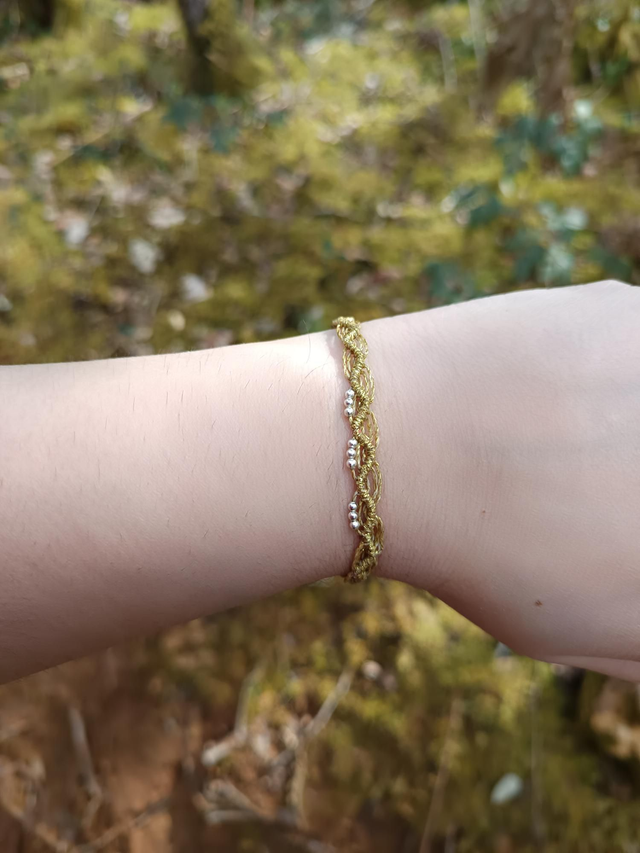 Bracelet doré avec perle argenté 