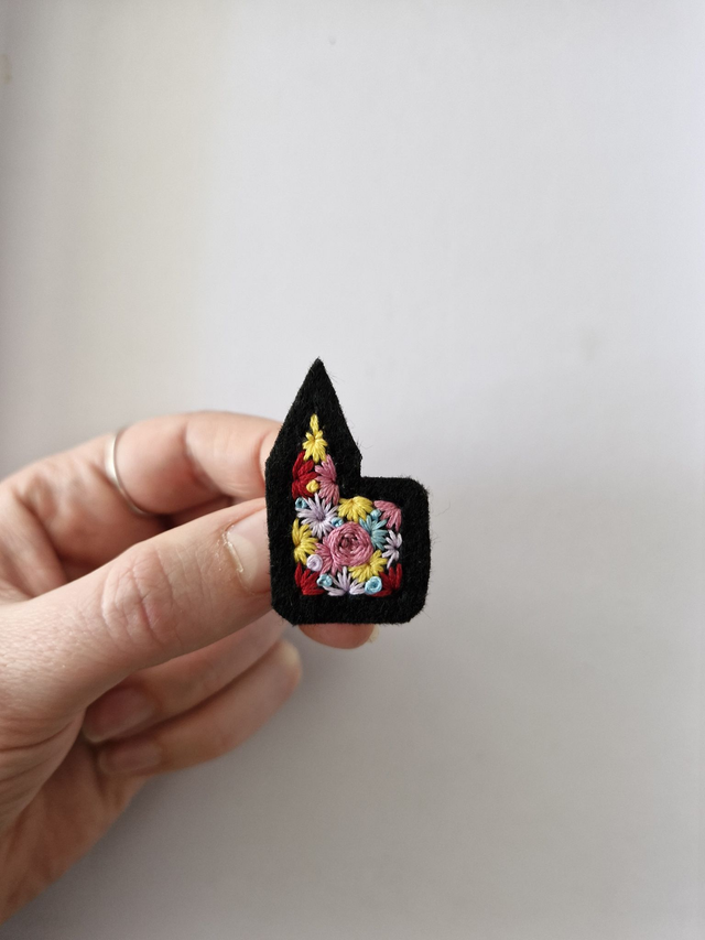 Broche cathédrale fleurie