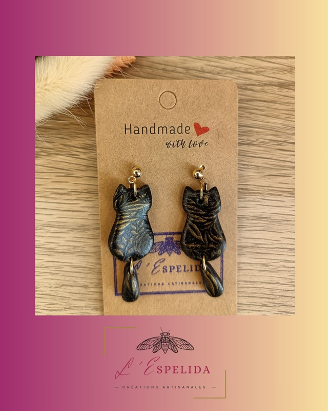 Chatons noirs et feuillage doré 