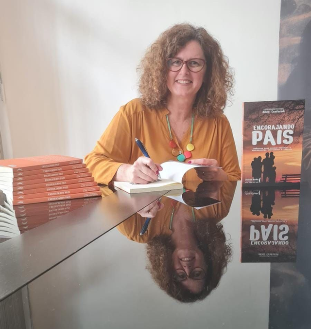 Livro Encorajando Pais: Práticas para educar crianças e adolescentes confiantes e capazes.