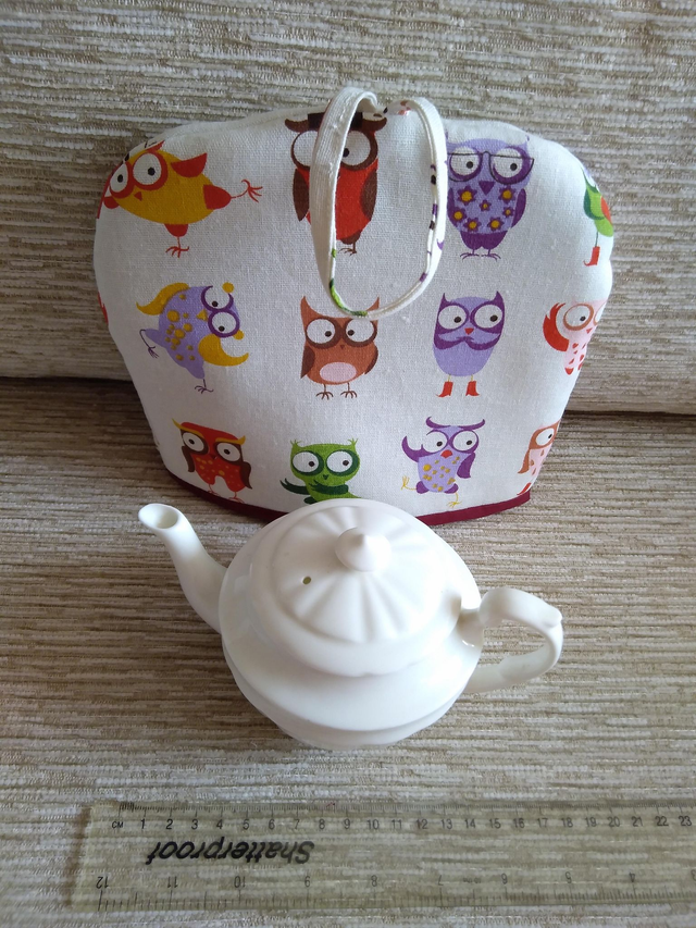 Tea Pot Cosy Owl Print Cotton Fabric with Burgundy Lining 1-2 Cup