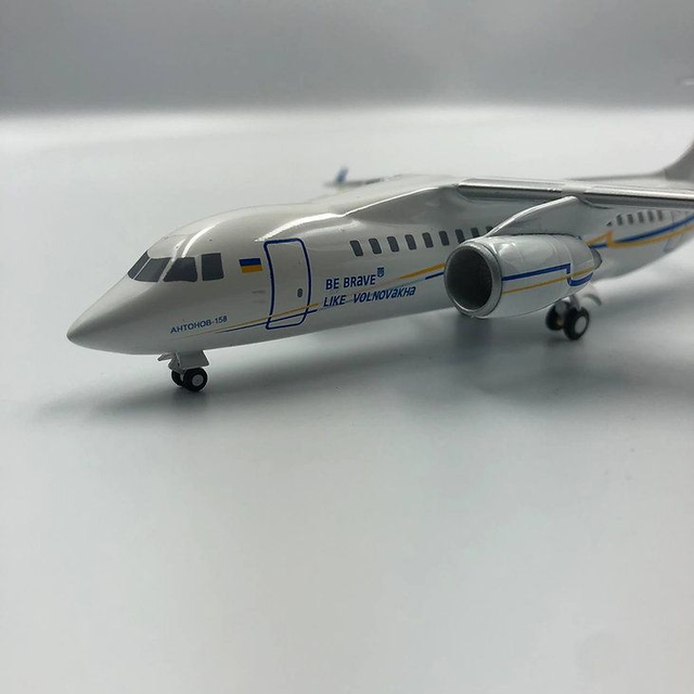 Antonov An-158 UR-EXJ "Be brave like Volnovakha" 1/200