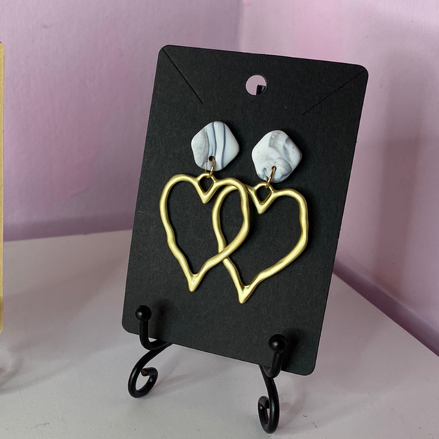 White Marble Earrings With Gold Heart Accessories 