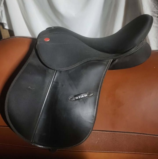 selle synthétique STAR poney – 16" – très bon état