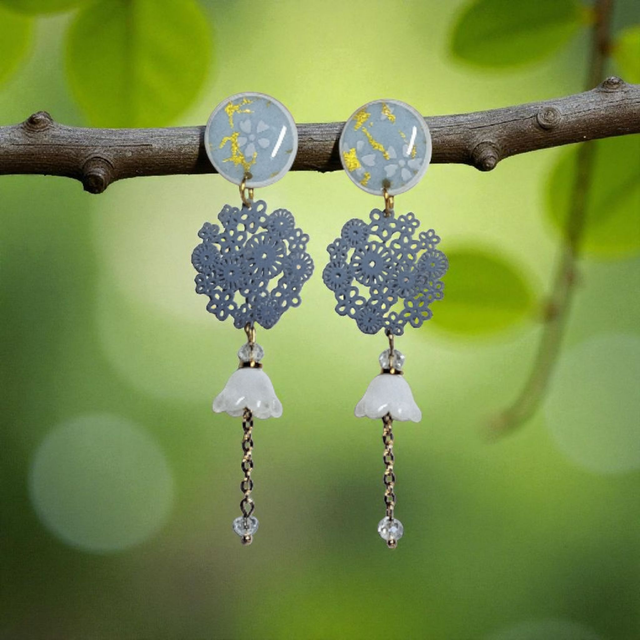 Boucles d'oreilles pendantes motifs japonais gris