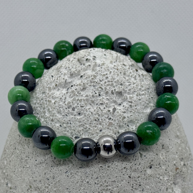 Bracelet en jade & hématite avec perle en acier inoxydable – douceur et puissance