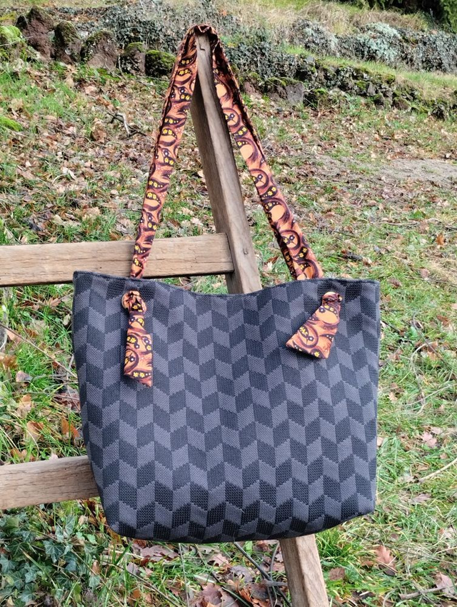 Sac cabas noir et gris doublé anses "foulard" imprimées safran marron
