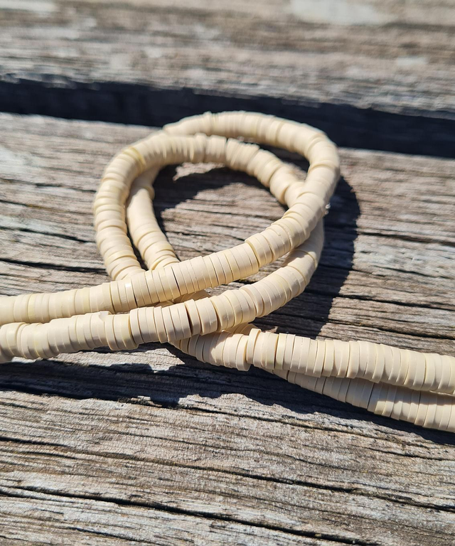Perles heishi en perles polymère (Fimo) 6mm blanc cassé
