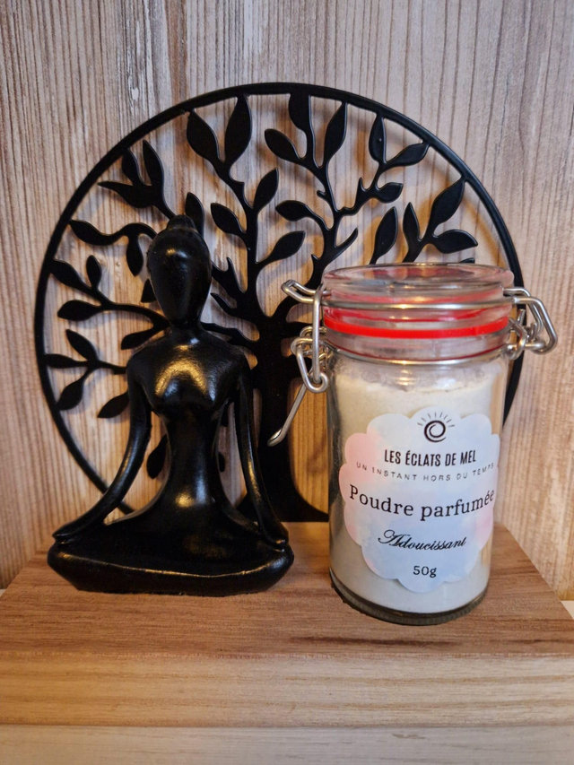 Poudre parfumée "Adoucissant" pour aspirateurs.