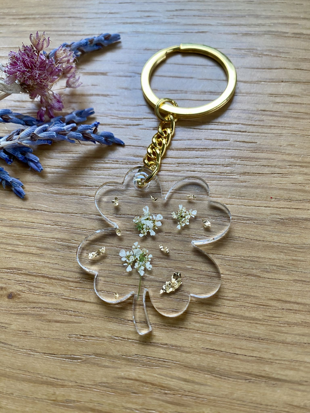 Porte clé trèfle - carotte sauvage