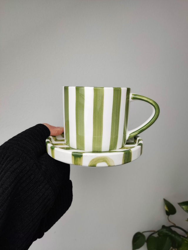 Tasse et sous tasse en céramique rétro rayée vert