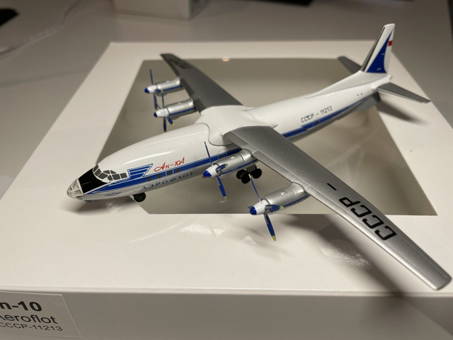 Antonov An-10 Aeroflot CCCP-11213 (dark blue livery)