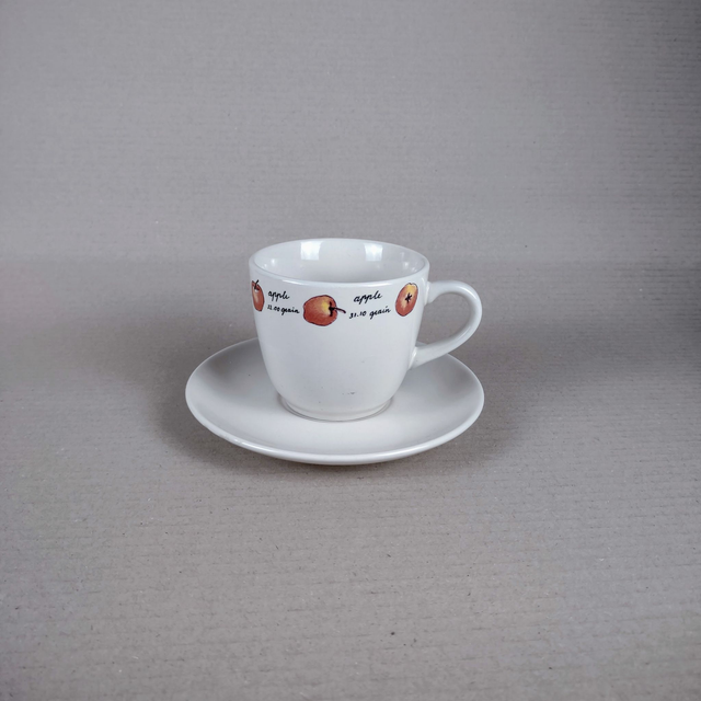 Jet by Ter Steege | Meerdere Kop (diameter 8,5 cm | hoogte 7,0 cm) en Schotels (diameter 14,5 cm | hoogte 1,5 cm) Creme met &#039;Appel&#039; motief