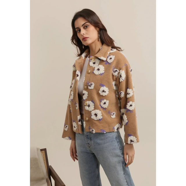 Veste courte à fleurs 