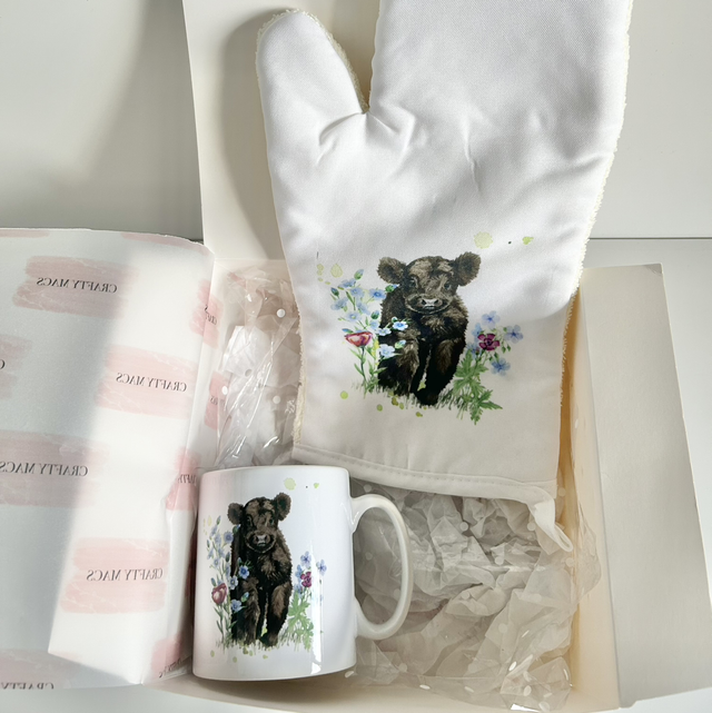 Gift Box, No Text - Cow Design. Mug/Oven Glove