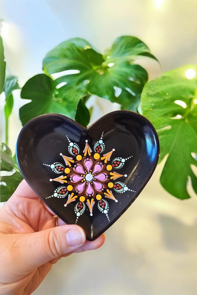 Coupelle cœur noire – Mandala orange &amp; vert peint à la main – Vide-poche artisanal