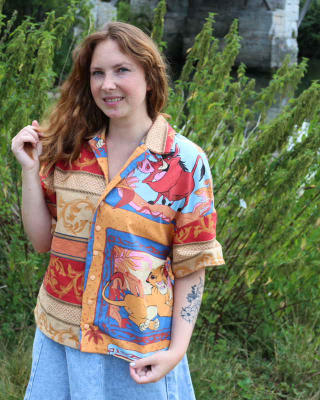 Chemise Upcyclée – Le Roi Lion & Tissu Vintage Orangé – Taille 36 Unisexe 