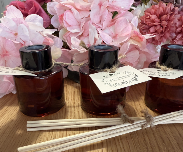 Fragrância. Ambientador de Varetas de Magnólia e Ameixa Japonesa (50 ml)