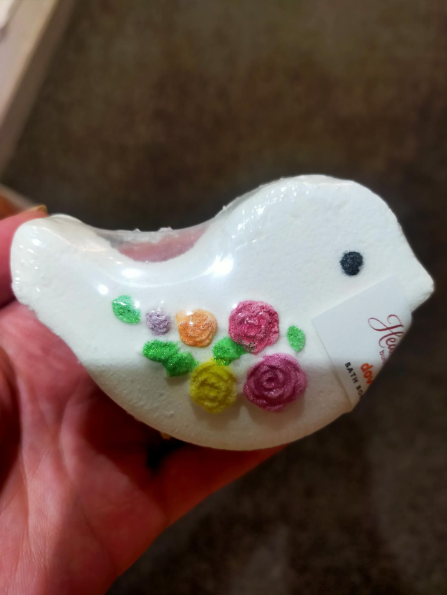 White Dove Rainbow Bird Bath Bomb Hidden Colour BB/WHDO