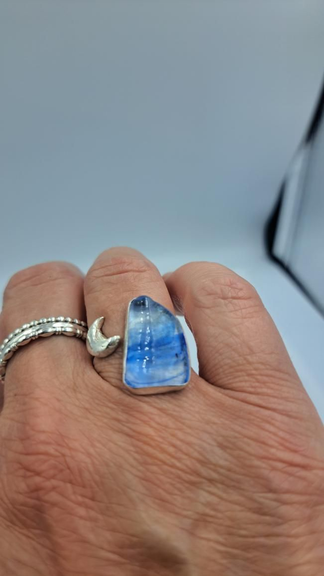 Lunar sea ring
