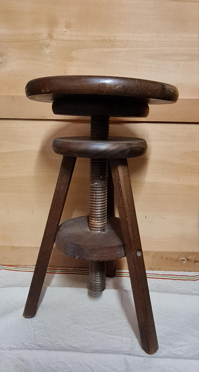 Tabouret bois  a vis vintage
