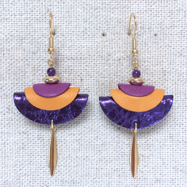 Boucles d’oreilles « Trio lungo » dorées, cuir violet métallisé/ safran/ lilas
