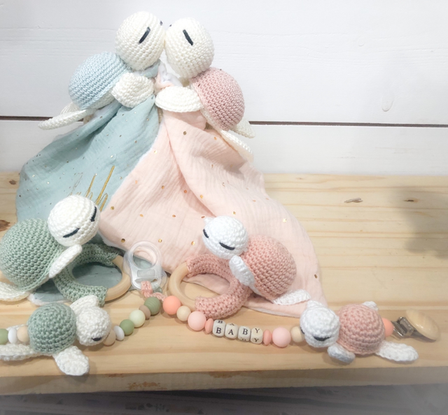 Doudou/hochet/attache tétine tortue rose