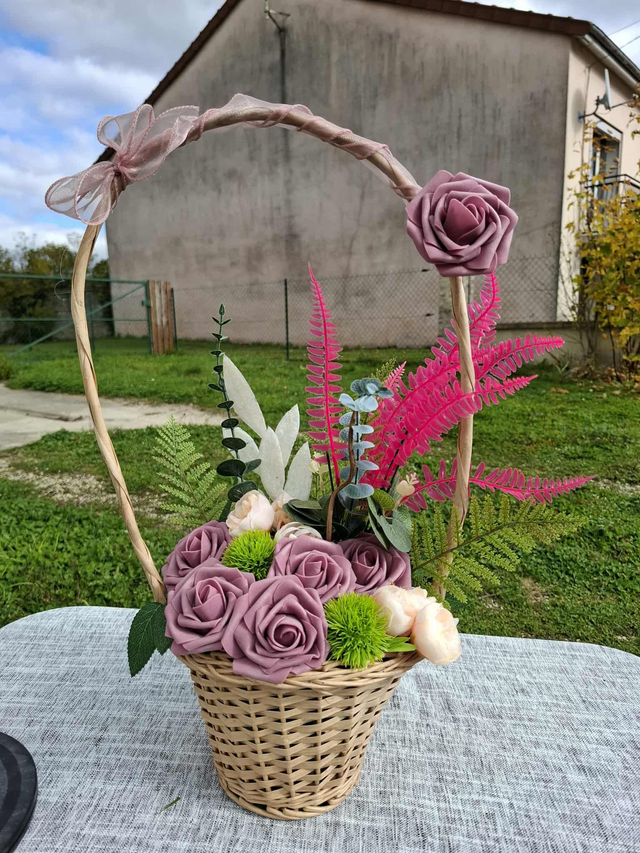 composition M fleurs artificielles