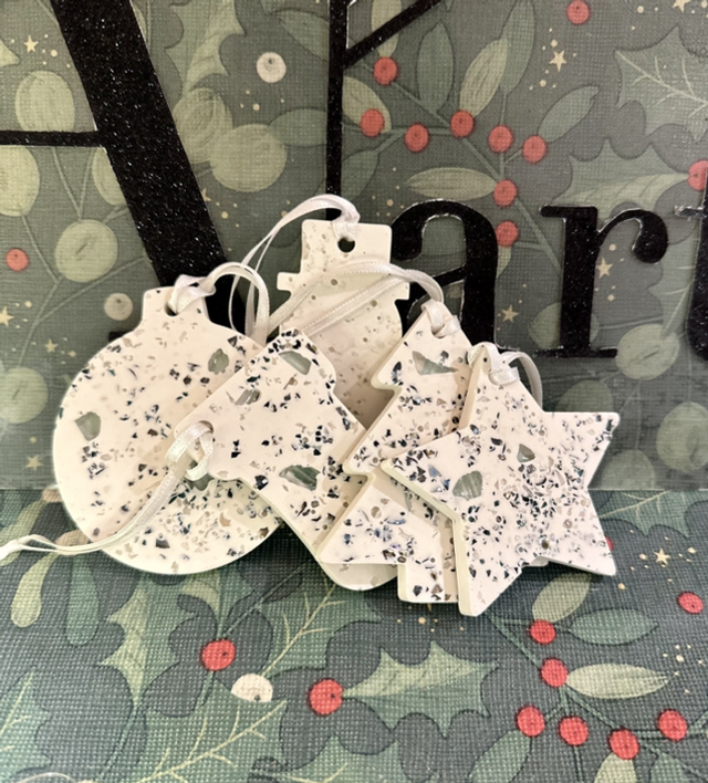 SET OF 5 BAUBLES GREEN