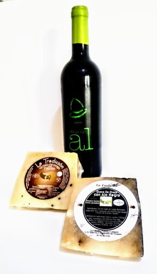 PACK QUESO CON TRUFA,VINO Y QUESO CON AJO NEGRO