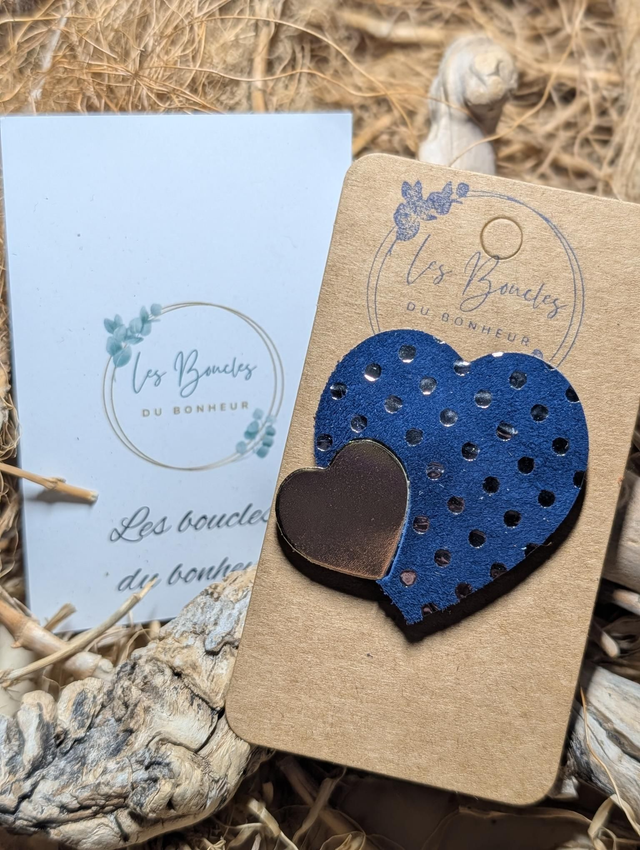 Broche aimanté coeur bleu marine à pois 
