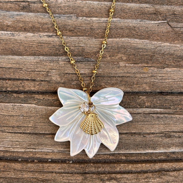 Collier Lotus