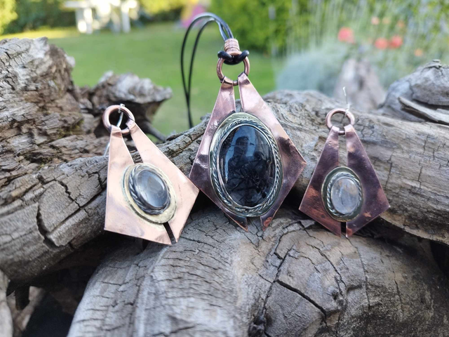 Ensemble pendentif et boucles d&#039;oreilles