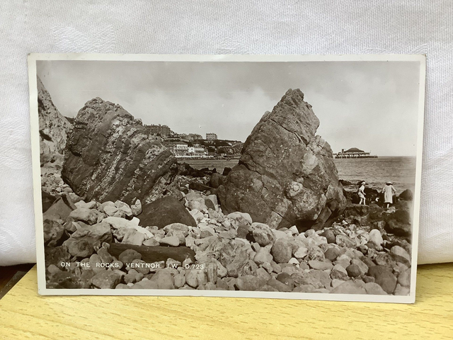 On The Rocks, Ventnor, Isle of Wight, Dean, The Bay Series Posted 1932 postcard. Our Ref No R870 £2.50