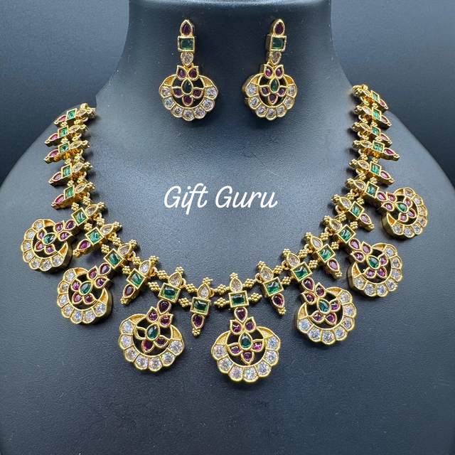 Kemp necklace Ruby and green stone 