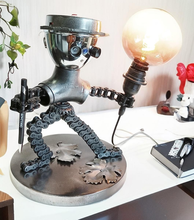 Fred Astaire, Lampe déco porte stylo, Lampe personnage à canotier - Artisanat Français