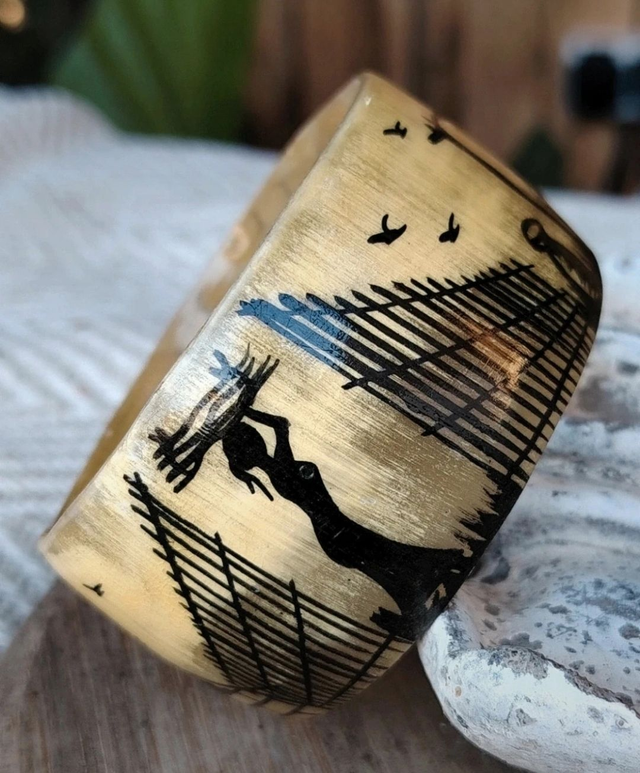 Ancien bracelet manchette en corne