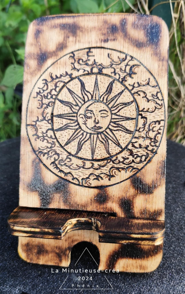 SUPPORT DE CHARGE TELEPHONE EQUILIBRE LA LUNE ET LE SOLEIL