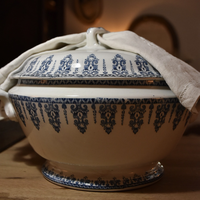 Ancienne Soupière en Porcelaine Opaque de Gien - Modèle Annam (1886-1938)