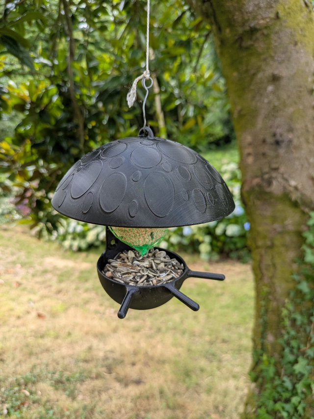 Mangeoire à oiseaux de la nature à suspendre ou murale en forme de champignon