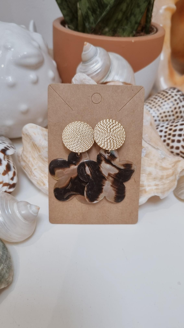 Boucles d’oreilles fleur nacre