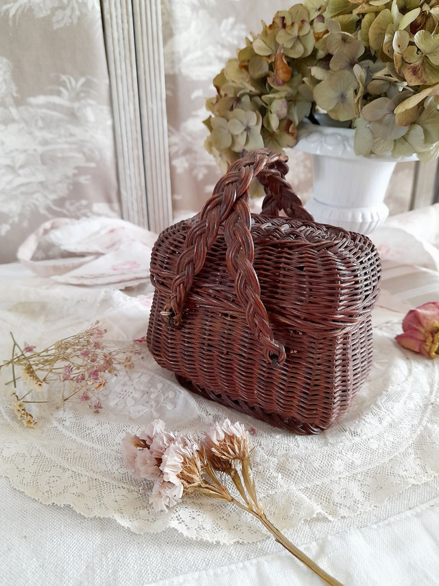Petit panier ancien d&#039;enfant