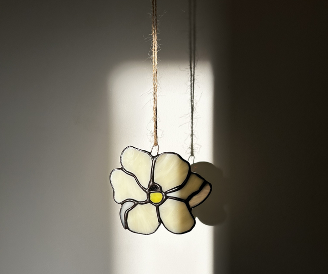 Suspension fleur blanche