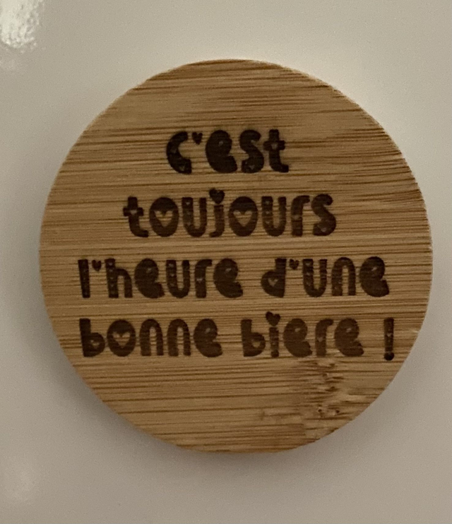 Décapsuleur aimanté