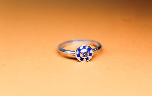 Pièce Unique | Bague émaillée bleu et blanc en argent &amp; spinelle