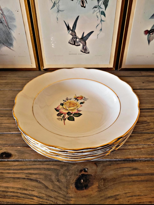 Assiettes creuses Gien Gardanne, roses couleur jaune