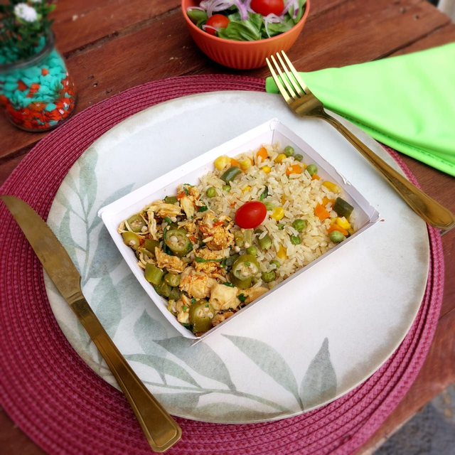Frango com quiabo + Arroz integral a grega